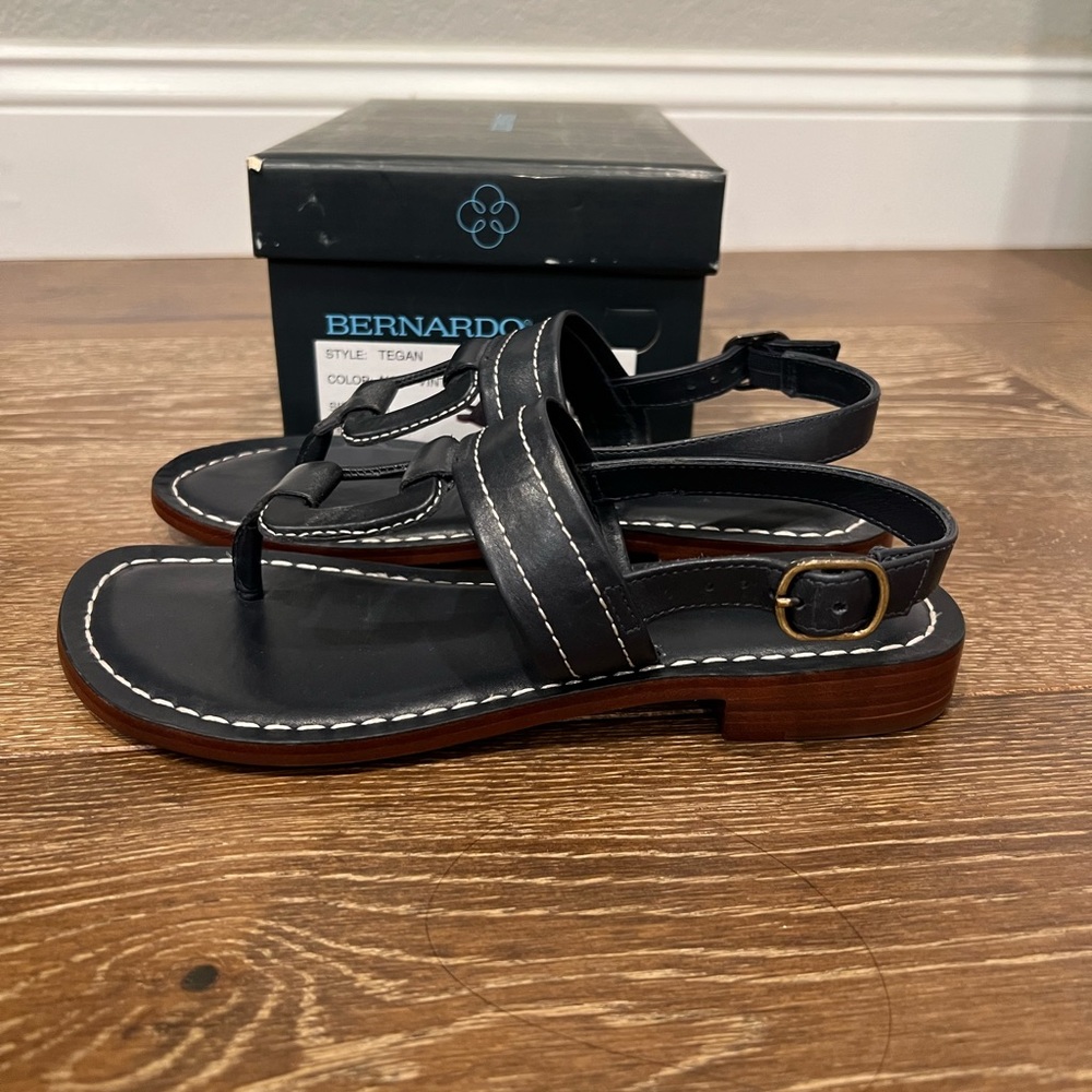 Bernardo Tegan Sandals women size 6